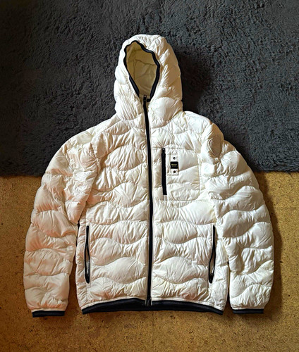 Blauer steppjacke mit kapuze - steppjacke,